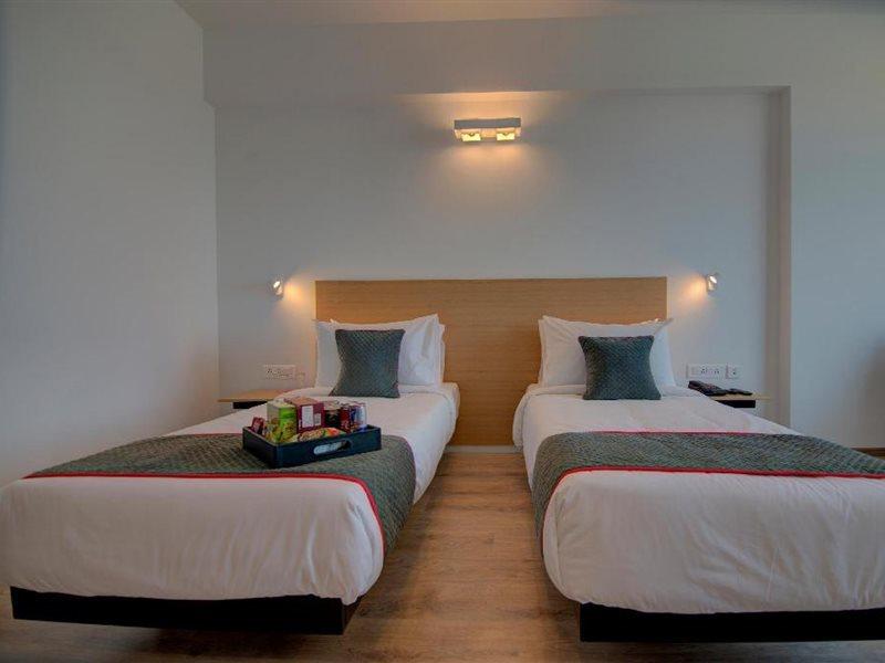 Townhouse Sector 49 Near Logix City Centre نويدا المظهر الخارجي الصورة