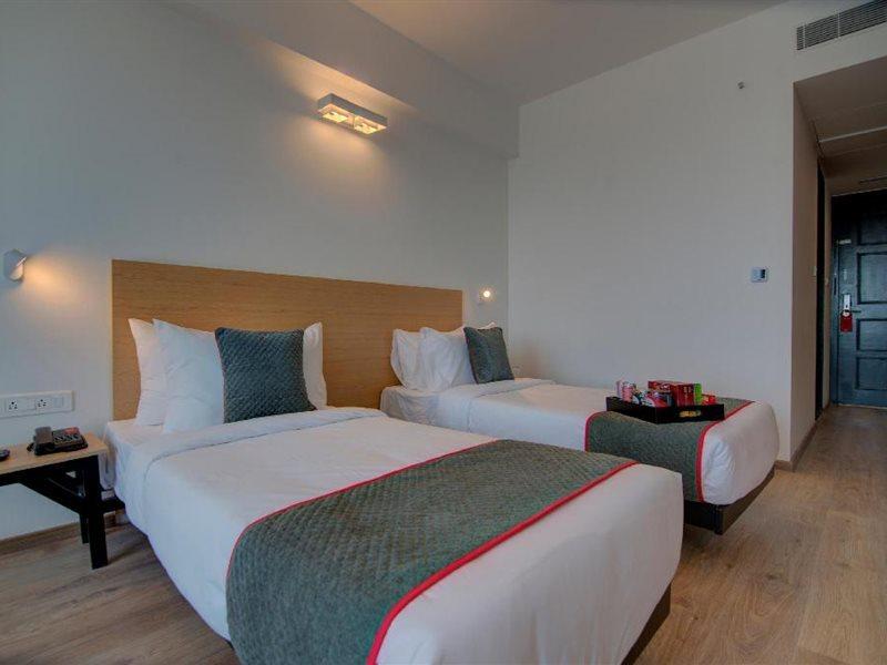 Townhouse Sector 49 Near Logix City Centre نويدا المظهر الخارجي الصورة