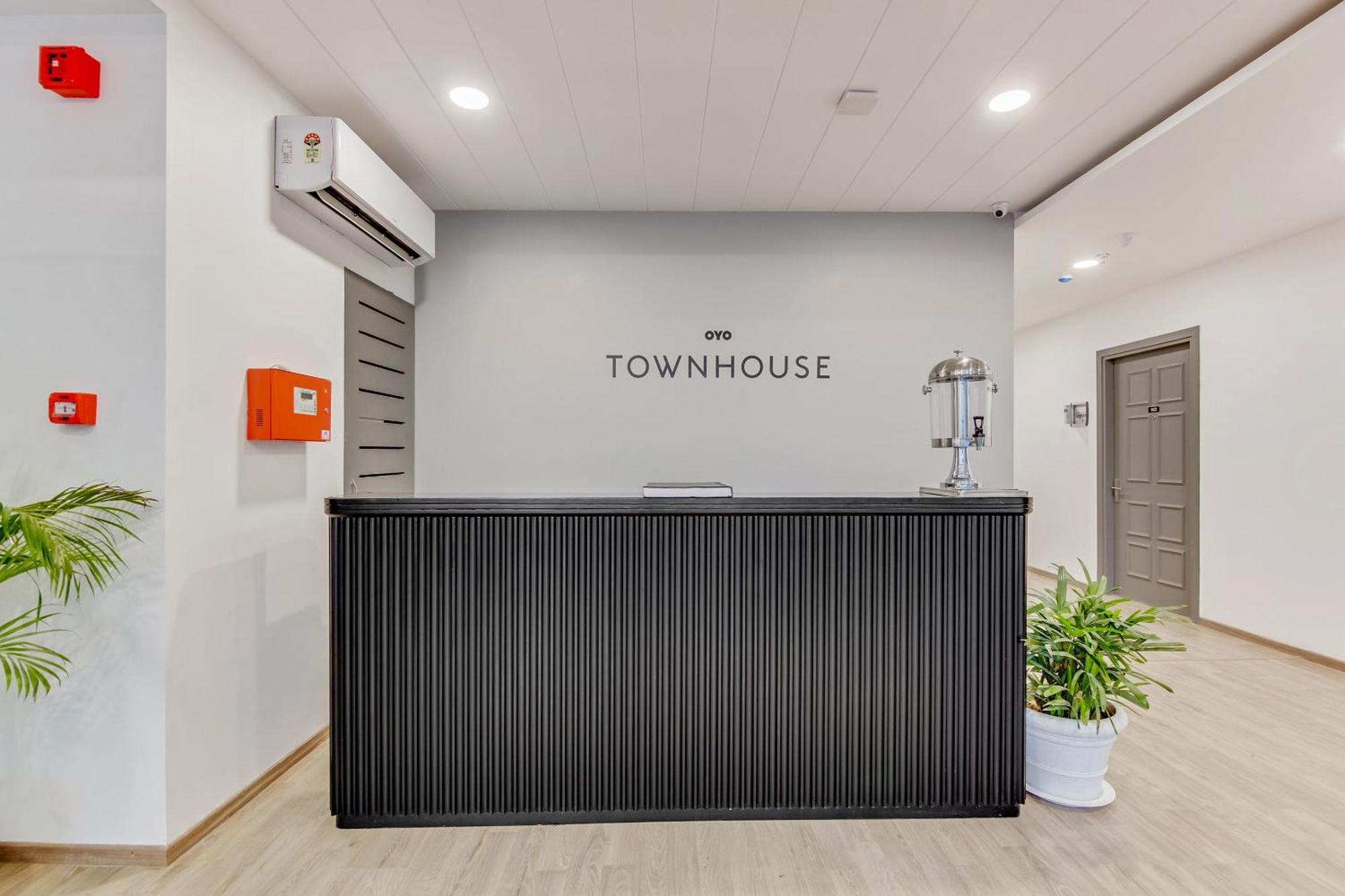 Townhouse Sector 49 Near Logix City Centre نويدا المظهر الخارجي الصورة
