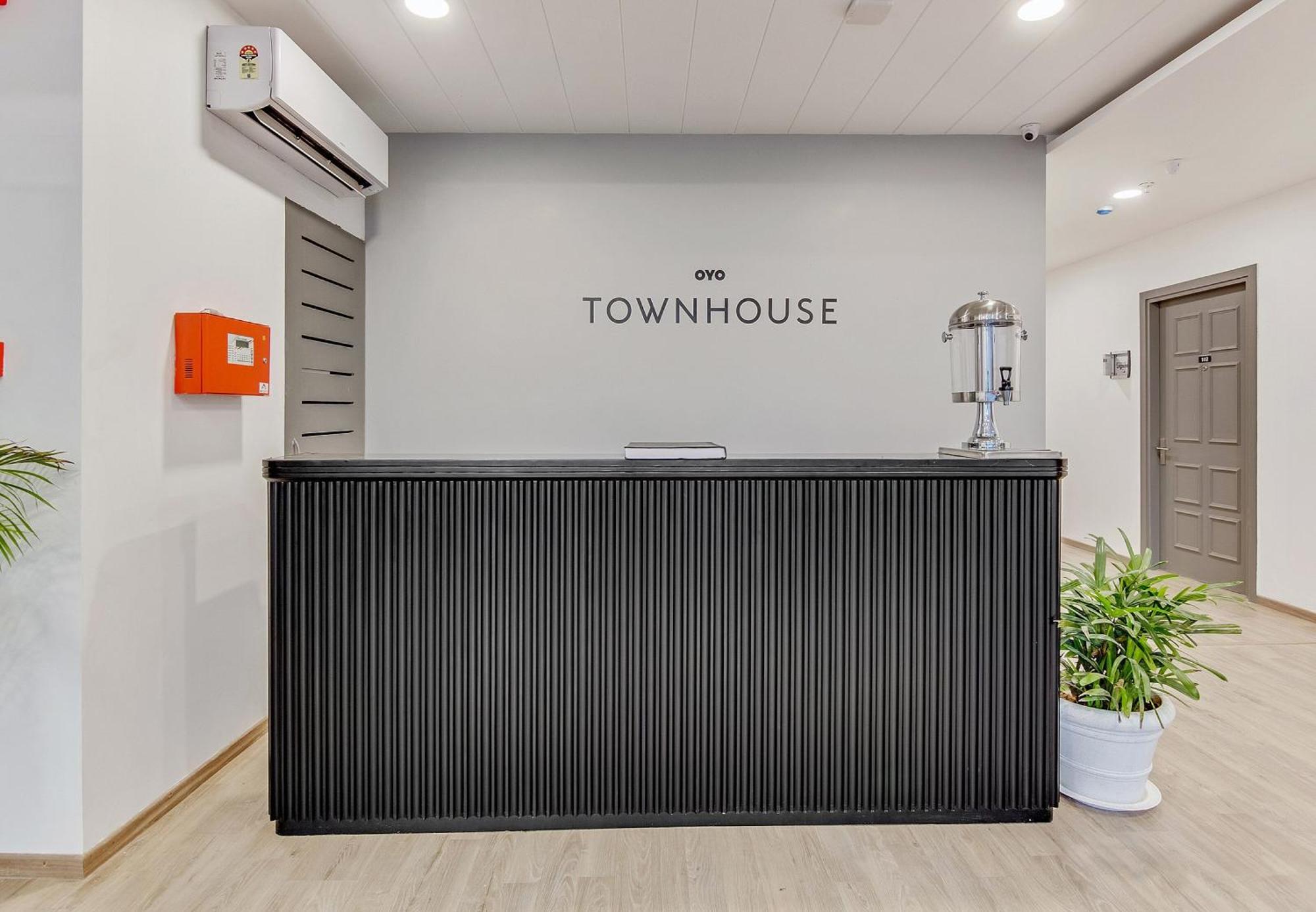 Townhouse Sector 49 Near Logix City Centre نويدا المظهر الخارجي الصورة