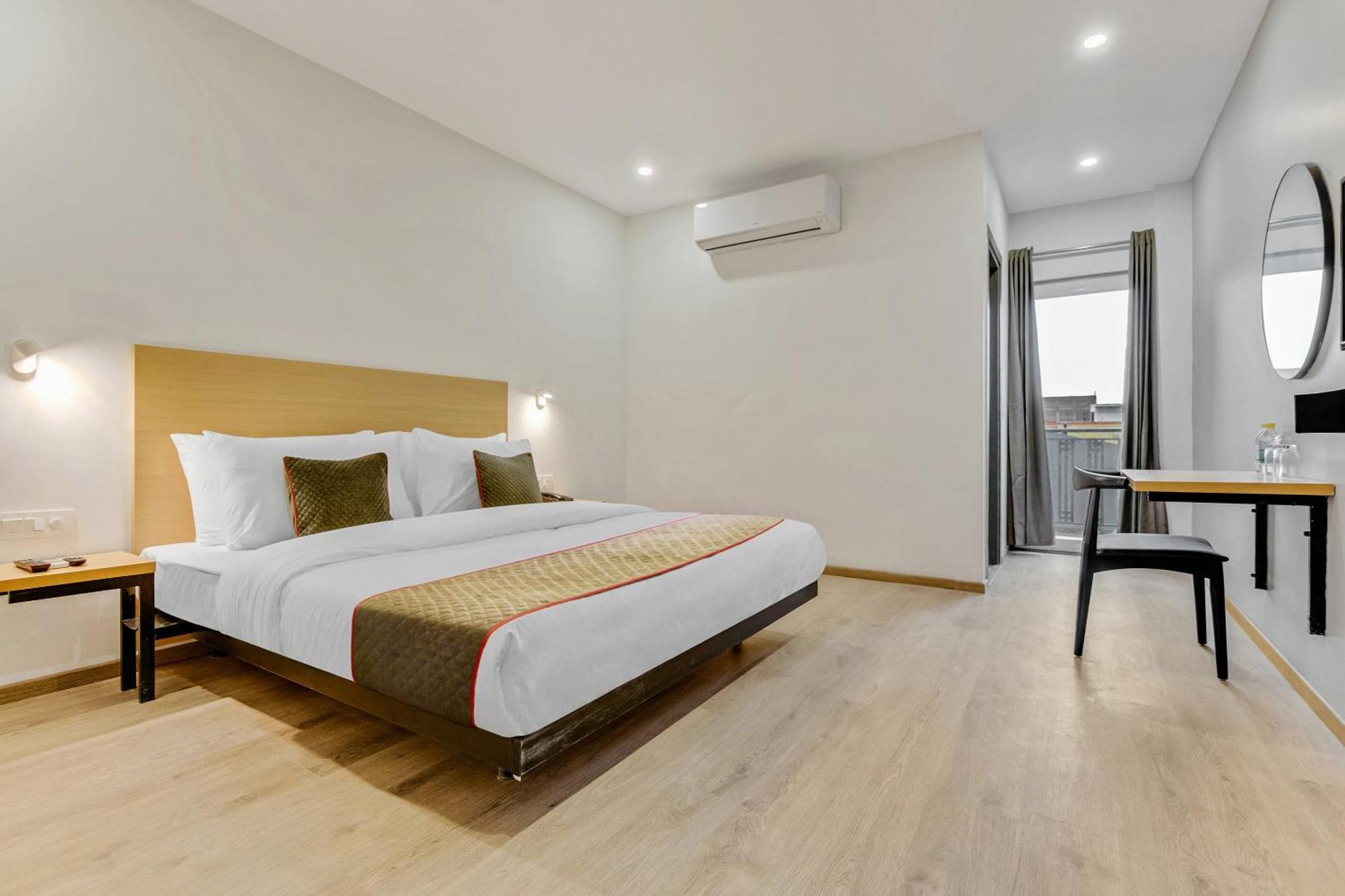 Townhouse Sector 49 Near Logix City Centre نويدا المظهر الخارجي الصورة