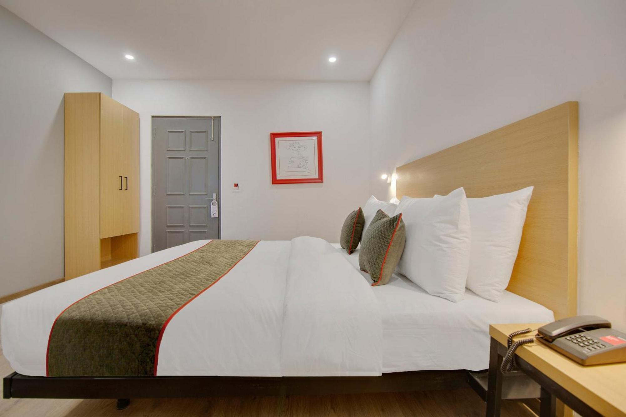 Townhouse Sector 49 Near Logix City Centre نويدا المظهر الخارجي الصورة