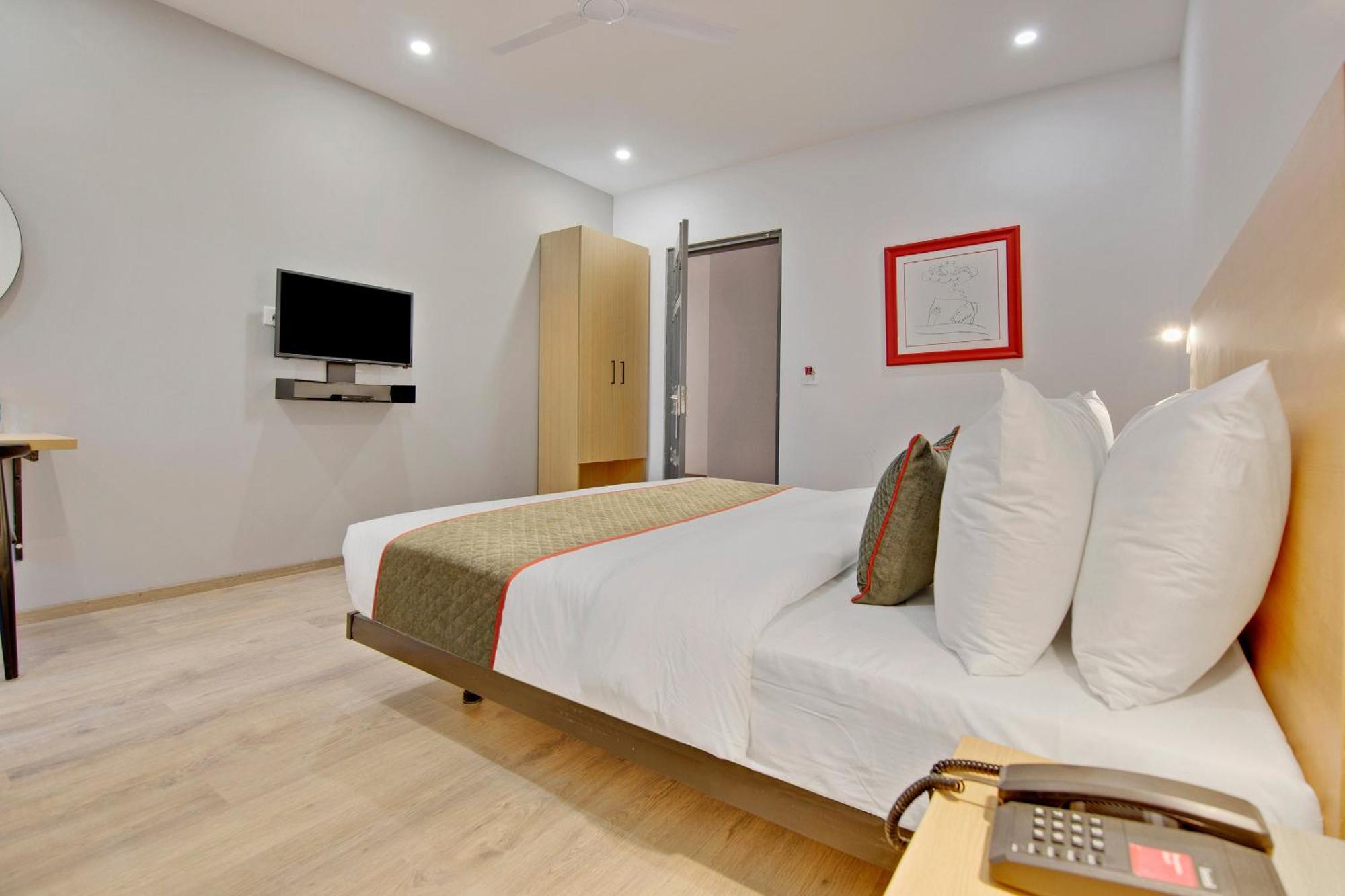Townhouse Sector 49 Near Logix City Centre نويدا المظهر الخارجي الصورة