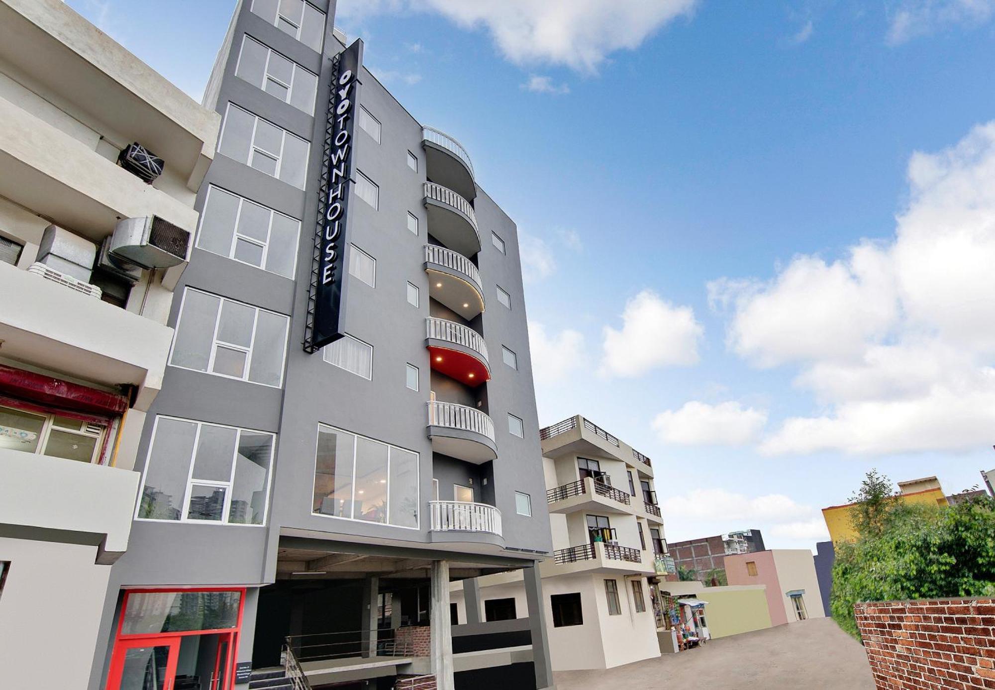 Townhouse Sector 49 Near Logix City Centre نويدا المظهر الخارجي الصورة