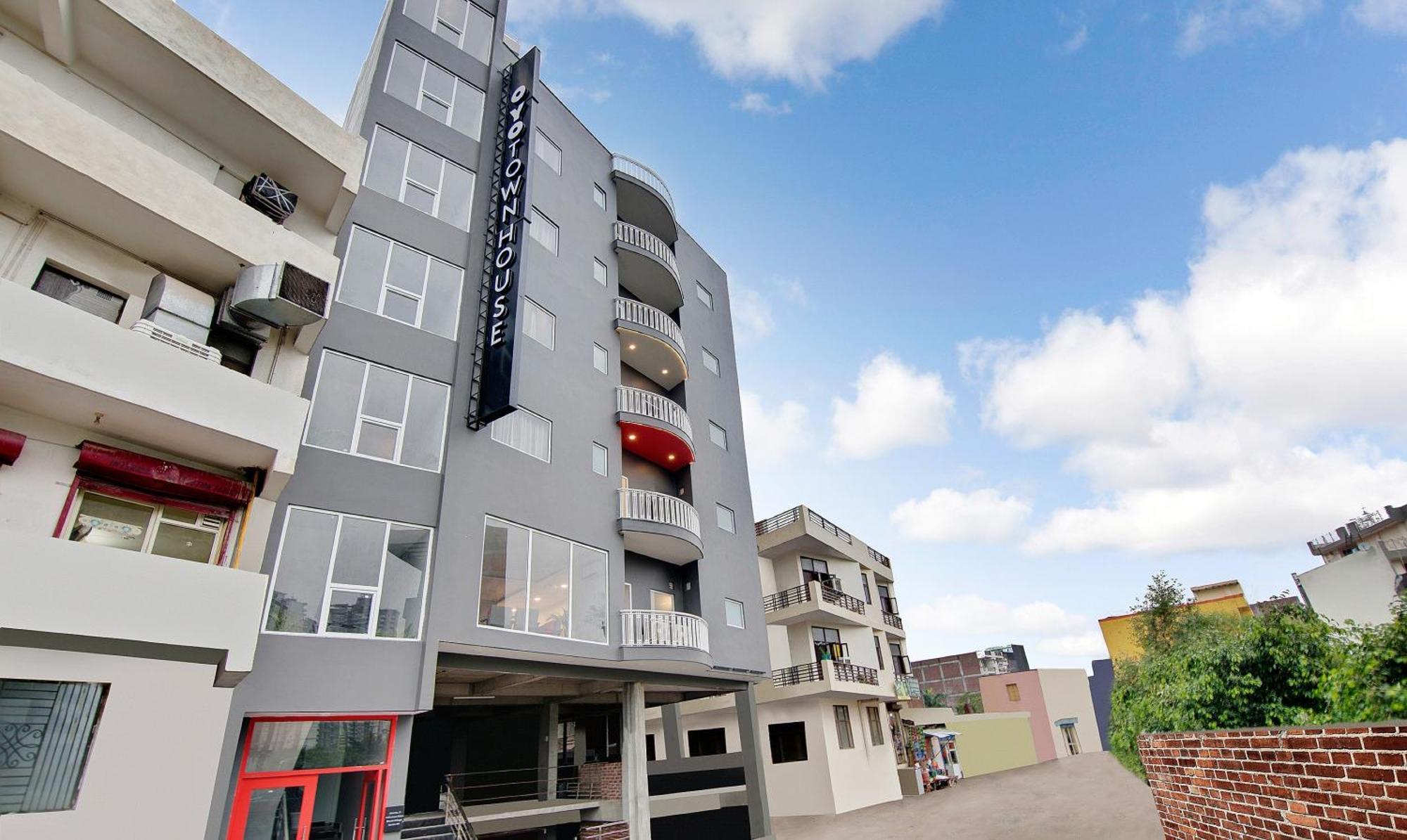 Townhouse Sector 49 Near Logix City Centre نويدا المظهر الخارجي الصورة