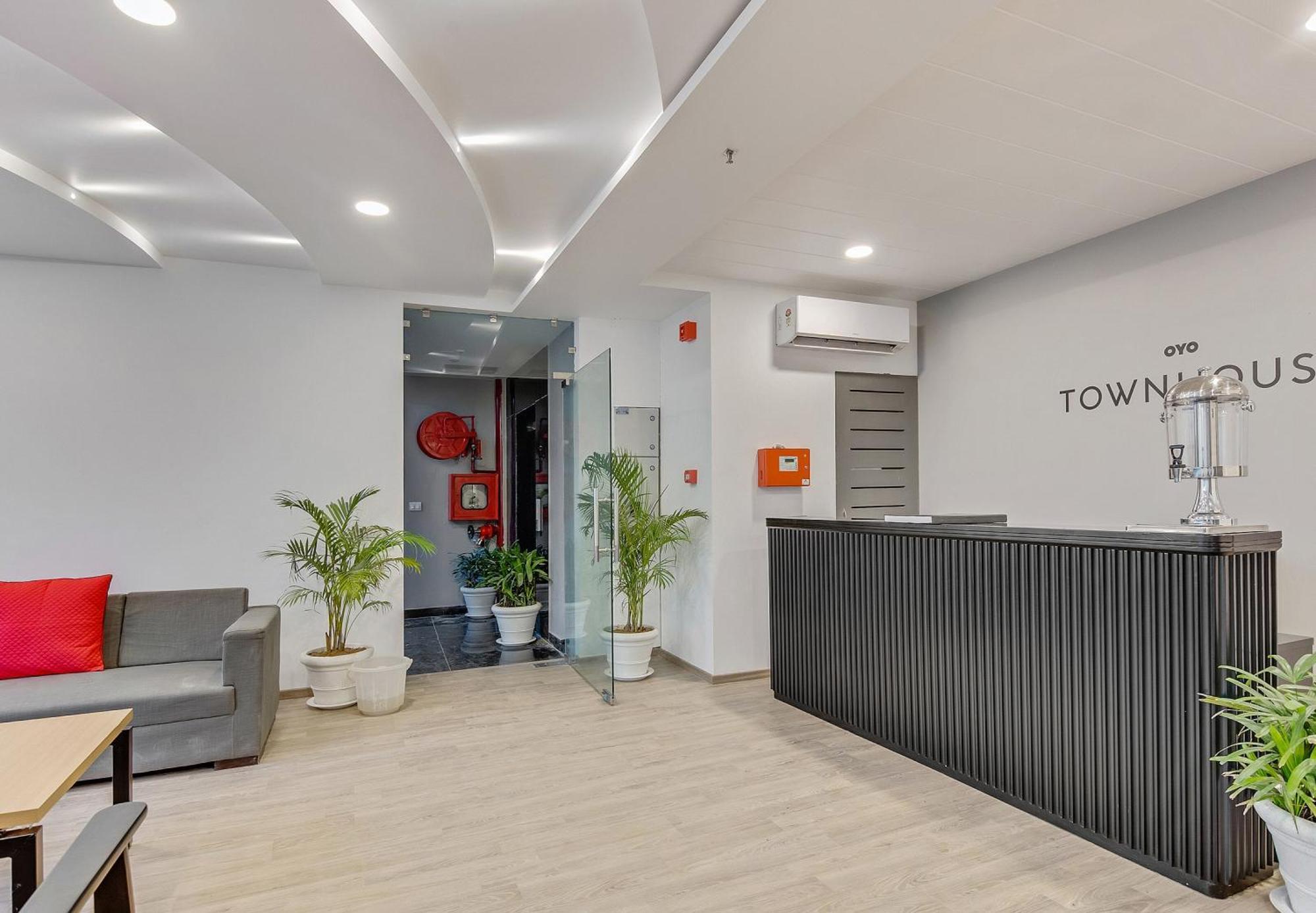 Townhouse Sector 49 Near Logix City Centre نويدا المظهر الخارجي الصورة